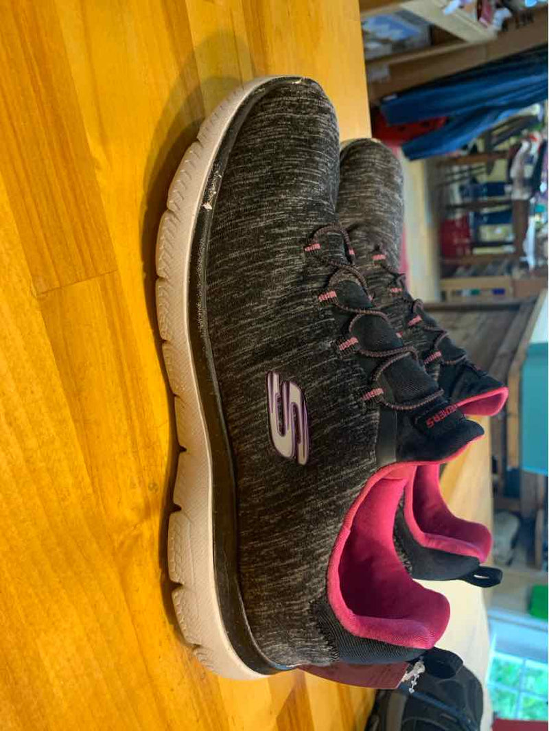 Shoe Size 9.5 Skechers Performance Sneakers