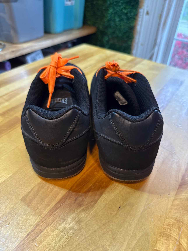9.5 Everlast Sneakers