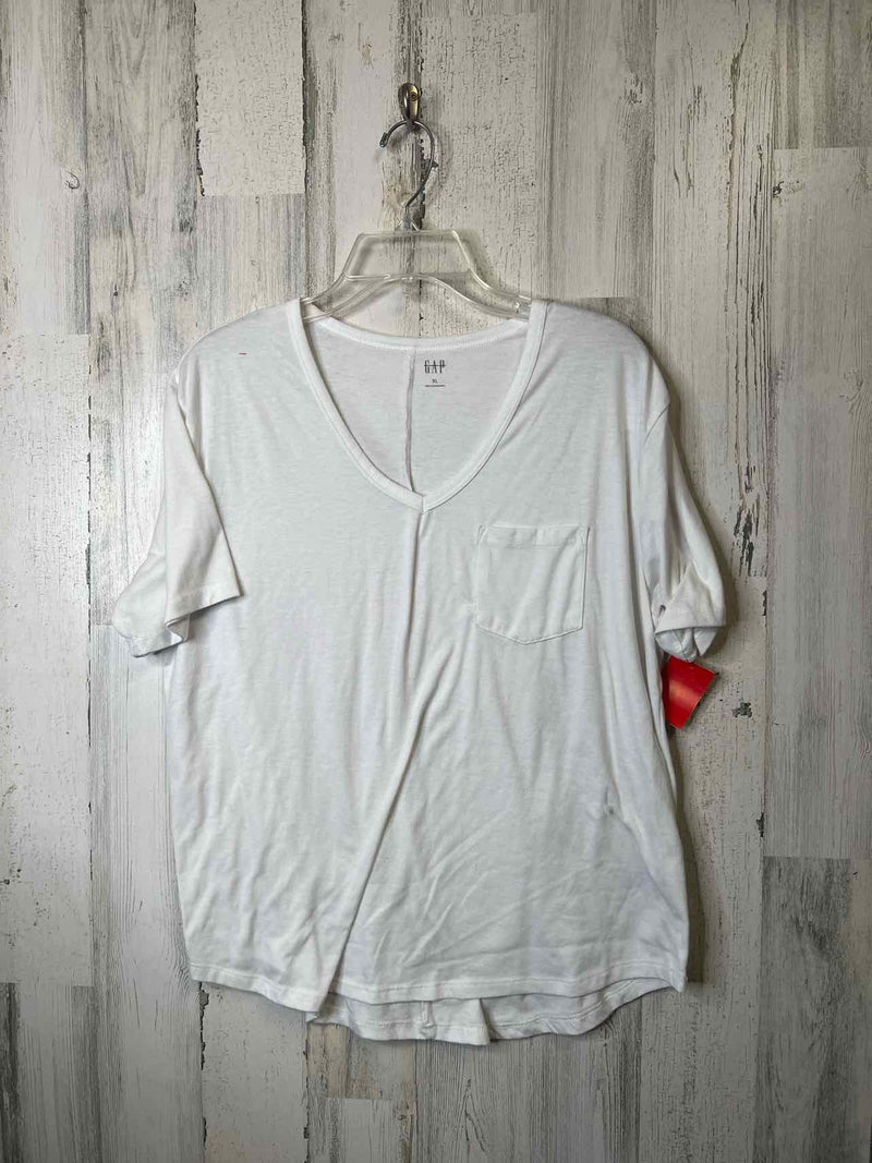 GAP Size XL Shirt