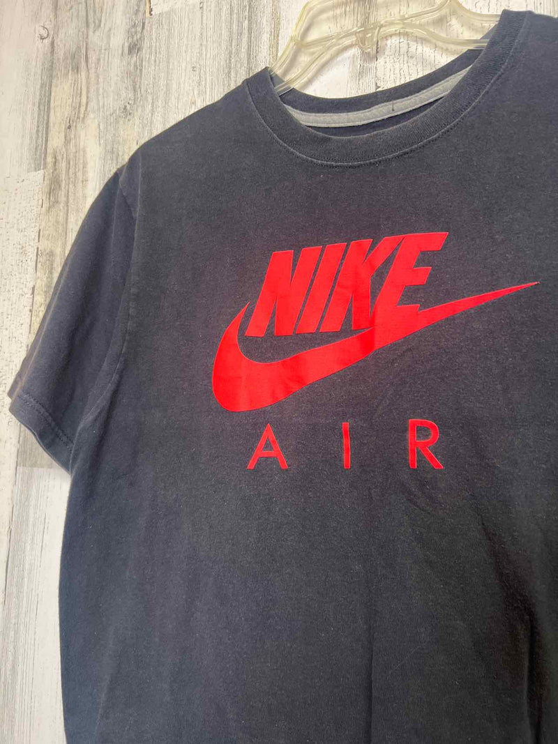 Size M Nike Shirt