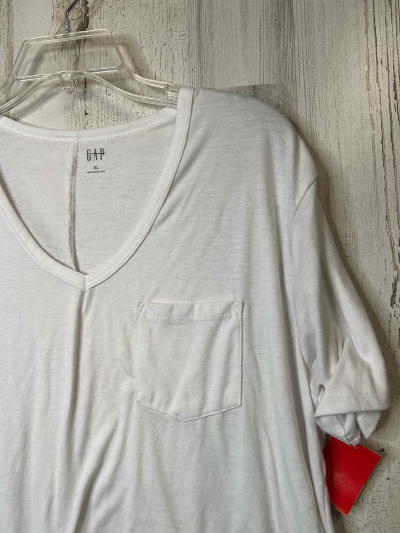 GAP Size XL Shirt