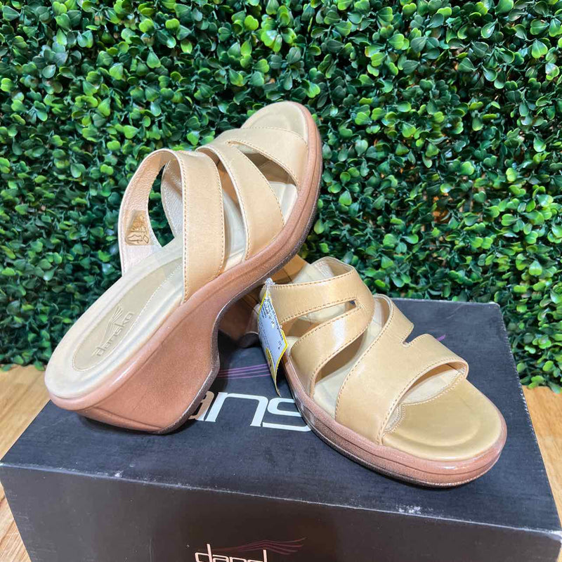 Shoe Size 7 Dansko Sandals