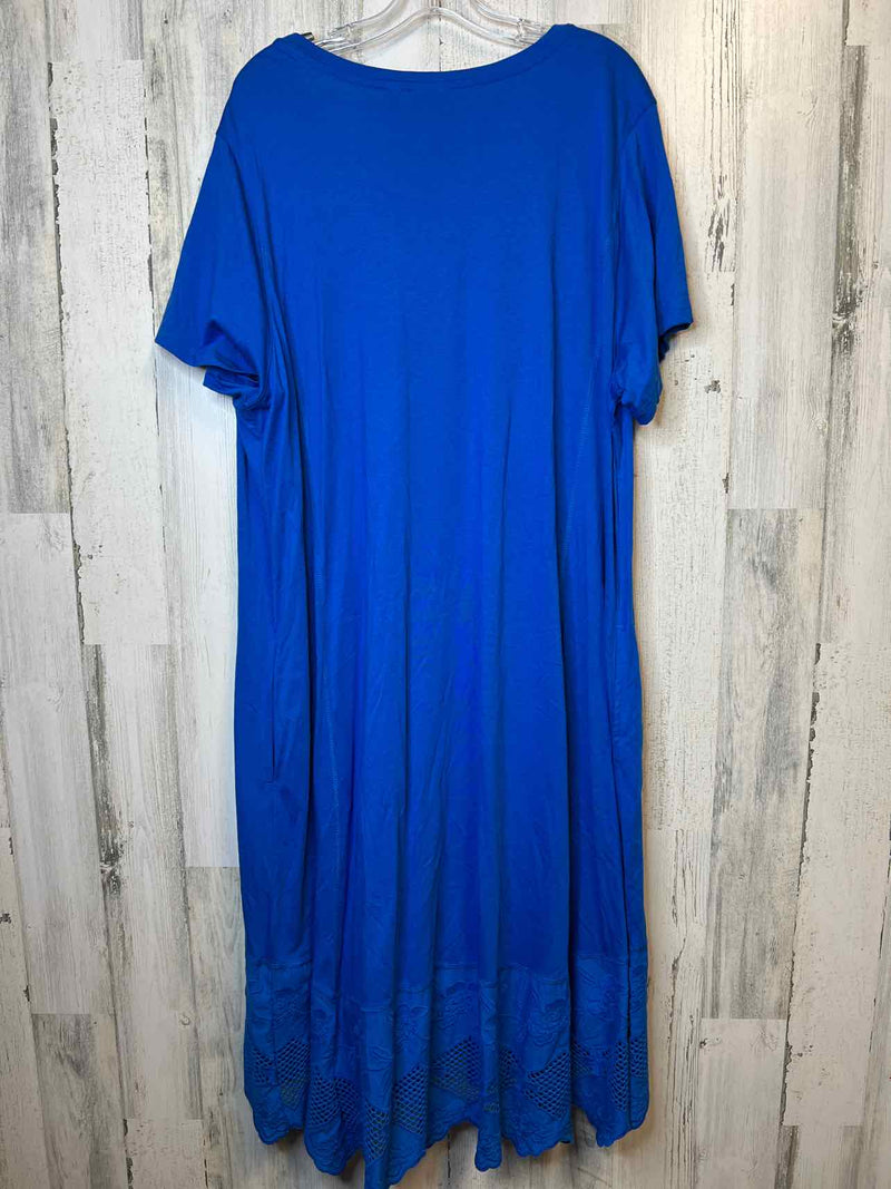 Size 2X Logo Dress