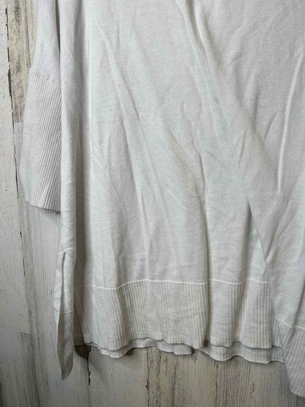 GAP Size L Shirt