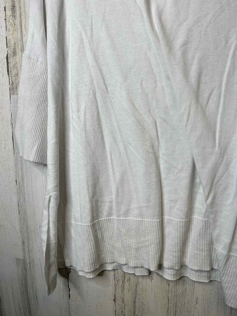 GAP Size L Shirt