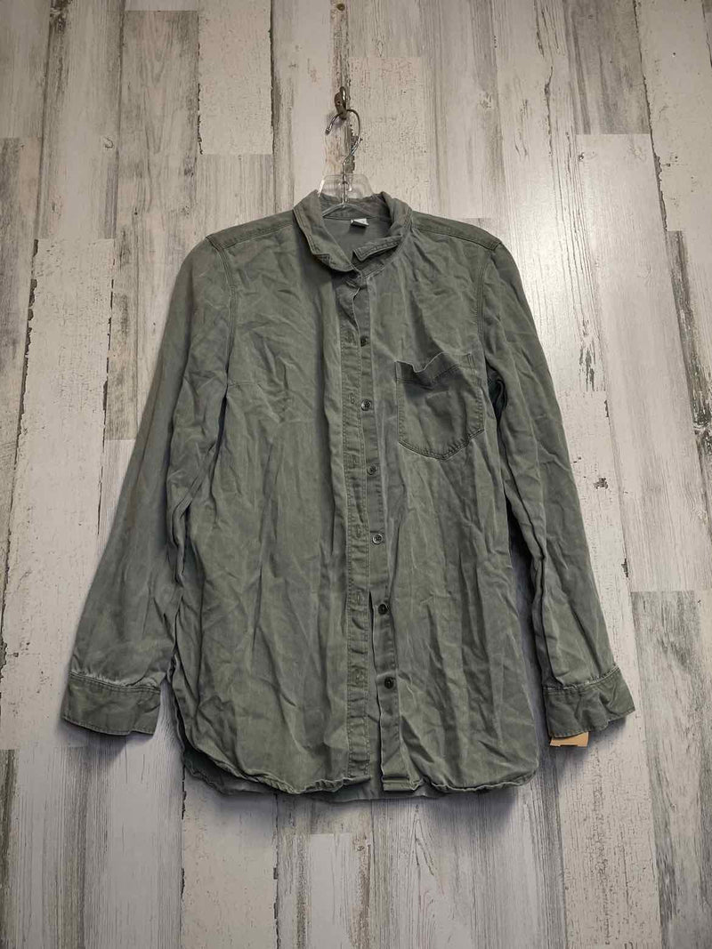 Old Navy Size M Shirt