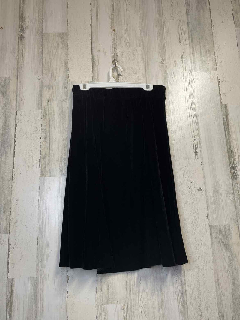 Size M Quaker Factory Skirt