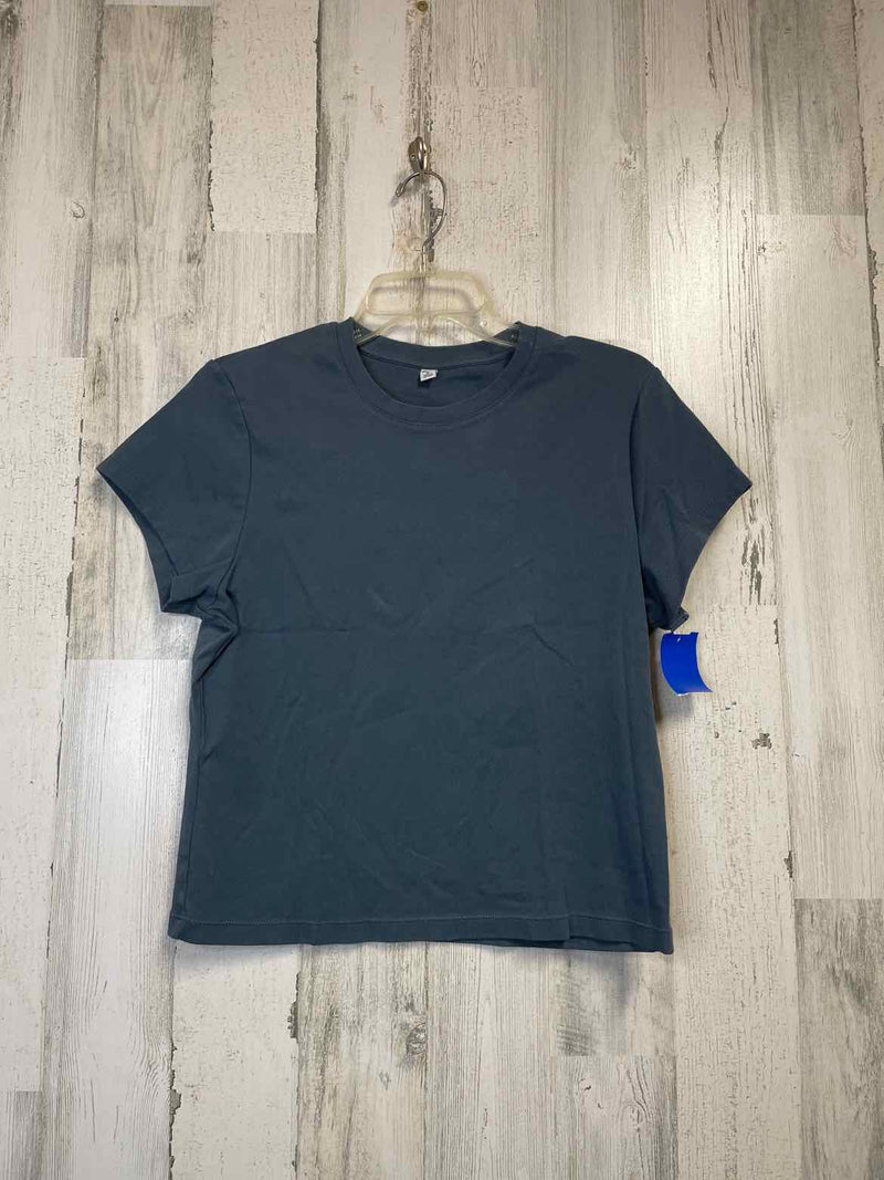 UNIQLO Size XL Shirt