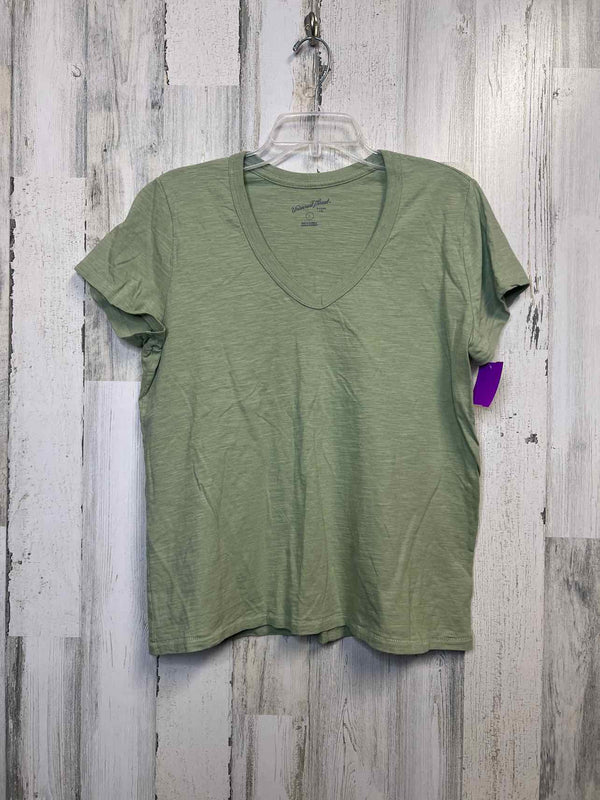Universal Thread Size L Shirt