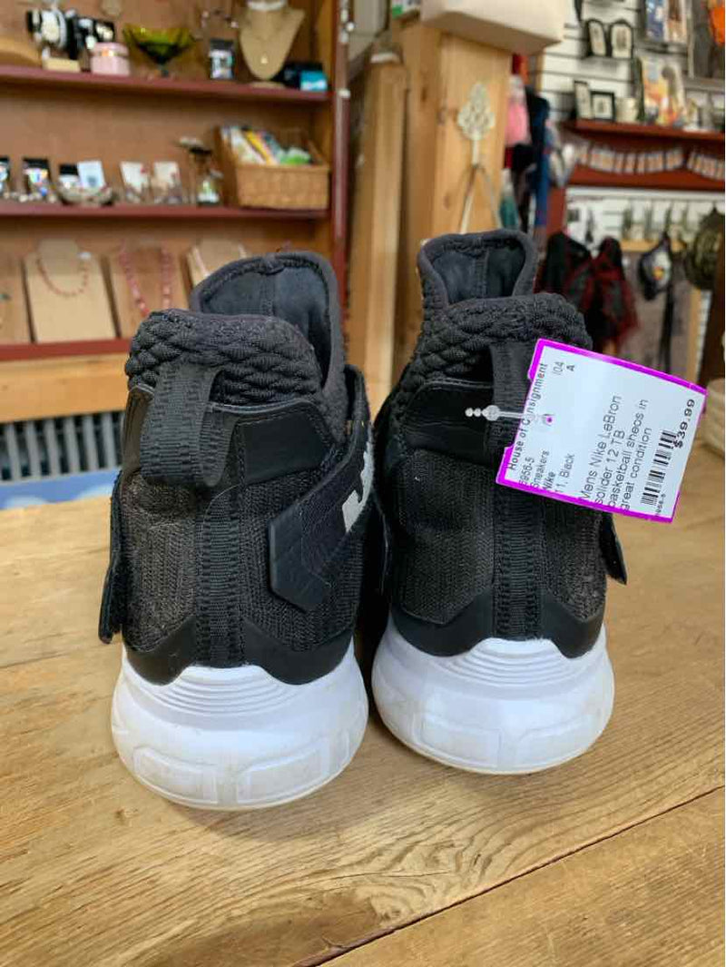 11 Nike Sneakers